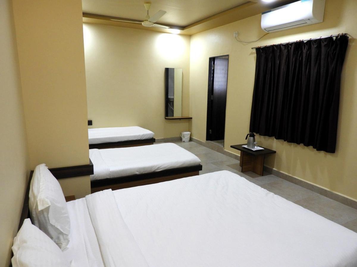 Hotel Somnath Daksh Szomnáth Kültér fotó