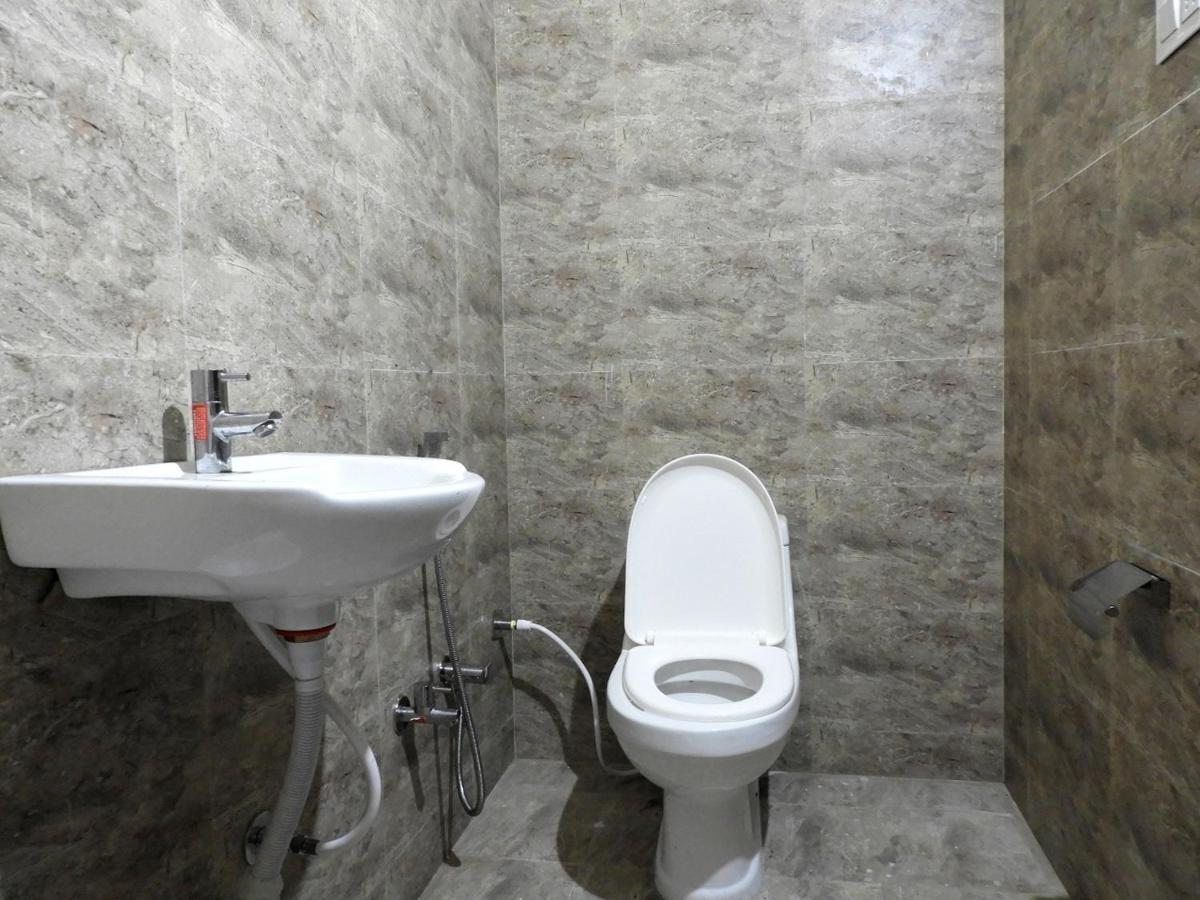 Hotel Somnath Daksh Szomnáth Kültér fotó