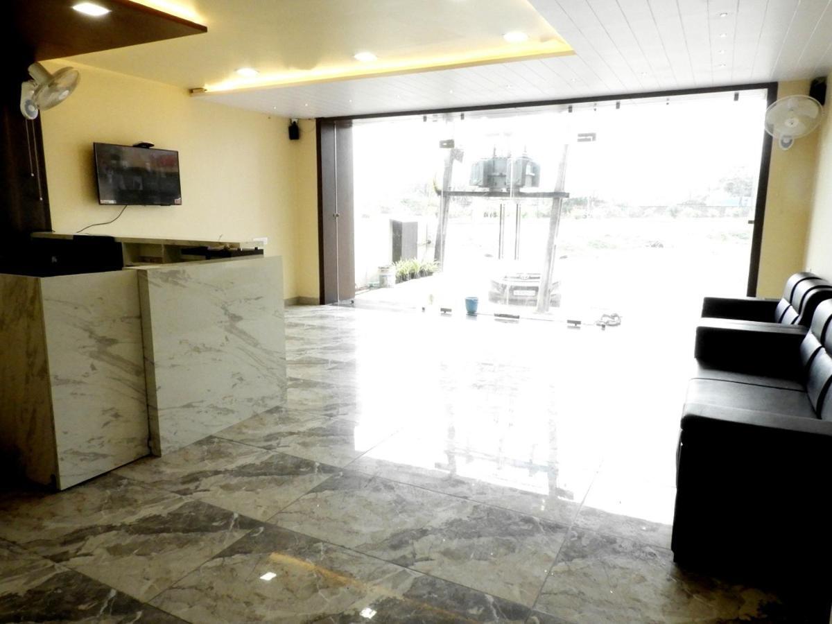 Hotel Somnath Daksh Szomnáth Kültér fotó